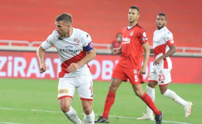 Antalyaspor'dan ayrılan Lukas Podolski sitem etti: Çok yazık!
