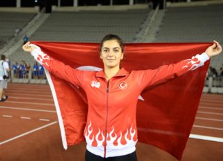 Esra Türkmen madalya için ter döküyor
