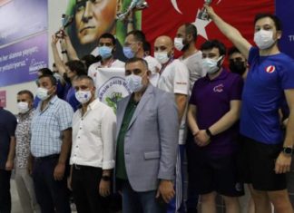 Su altında 13 Türkiye rekoru kırıldı