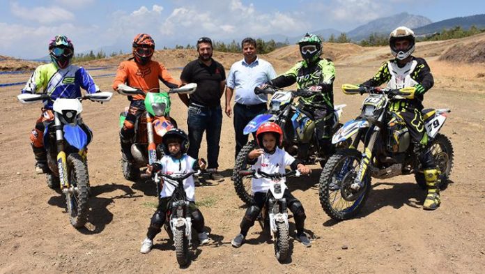 Geleceğin motokros şampiyon adayları Kumluca'da yetiştiriliyor