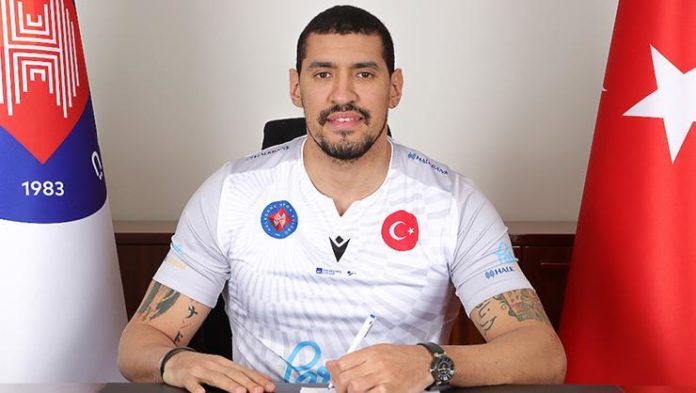 Halkbank, Kübalı voleybolcu Hernandez ile sözleşme yeniledi