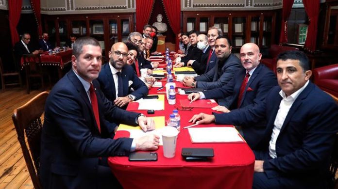 Galatasaray'da ilk yönetim kurulu toplantısı gerçekleştirildi