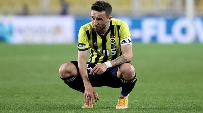 Fenerbahçe'de flaş ayrılık! Vitor Pereira Gökhan Gönül'ün biletini kesti