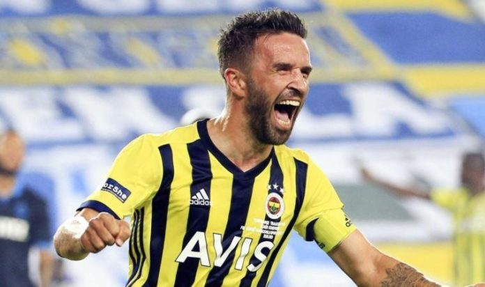 Fenerbahçe'de flaş Gökhan Gönül kararı!