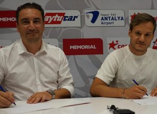 Deni Milosevic gece yarısında Antalyaspor'la 3 yıllık sözleşme imzaladı