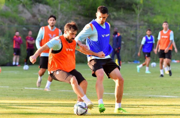 Başakşehir, 3 eksikle yeni sezon hazırlıklarını sürdürdü