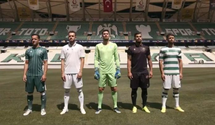 Konyaspor, yeni sezonda giyeceği formaları tanıttı