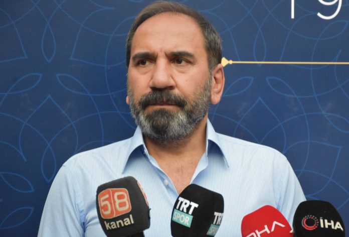 Sivasspor Başkanı Mecnun Otyakmaz: İlk ve en büyük hedefimiz gruplara kalmak
