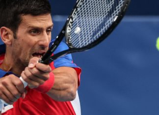Novak Djokovic rahat turladı