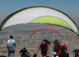 Kayseri Ali Dağı'nda 12. Yamaç Paraşütü heyecanı