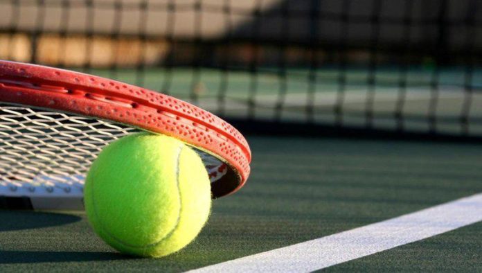 Tenis sporuna büyük katkılar sunanlar Zafer Kupası'nda anıldı