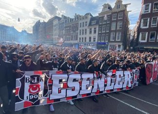 Beşiktaş taraftarı Amsterdam'ı siyah beyaz yaptı