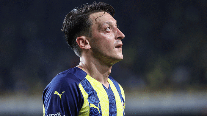 Fenerbahçe'de Mesut Özil'le özel görüşme