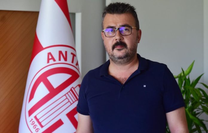 Antalyaspor Başkanı açıkladı! Nuri Şahin futbolu bıraktı mı?