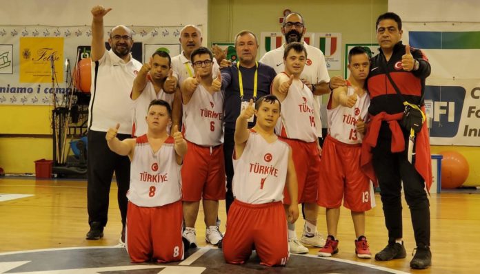 Down Sendrom basketbolcular, İtalya’yı 14-10 yenerek 2'de 2 yaptı!