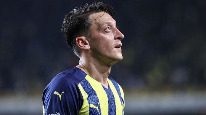 Fenerbahçe'nin yıldızı Mesut Özil'den merak uyandıran paylaşım