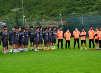Trabzonspor Teknik Direktörü Avcı, 19 yaş altı takımını ziyaret etti
