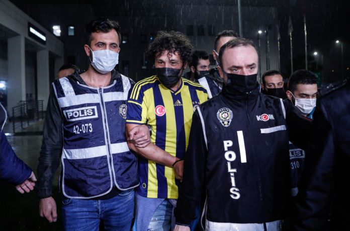 İstanbul Emniyeti'nden “Fenerbahçe forması” açıklaması: Tespit edilir edilmez siyah tişört giydirilmiştir