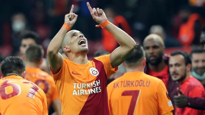 Galatasaray tur kapısını araladı