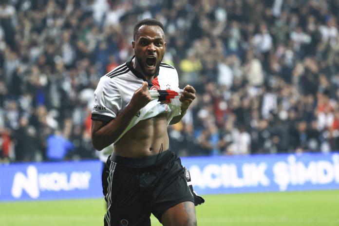 Beşiktaş, Cyle Larin'i bırakmak istemiyor