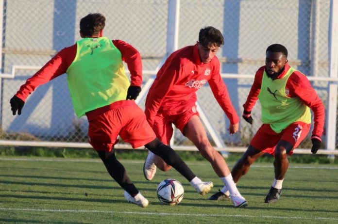 Sivasspor, 2 eksikle Başakşehir maçı hazırlıklarını sürdürdü