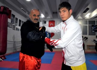 Milli antrenör 15 yılda binlerce gence muaythai ve kick boksu sevdirdi