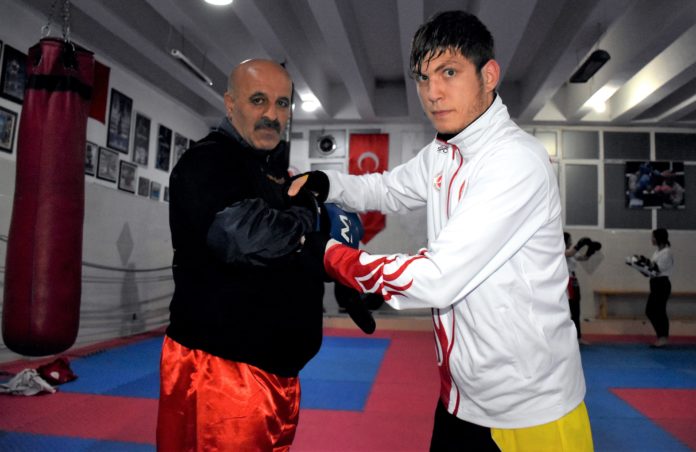 Milli antrenör 15 yılda binlerce gence muaythai ve kick boksu sevdirdi