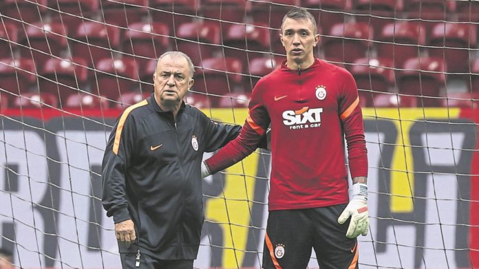 Galatasaray'da Muslera'ya özel terapi