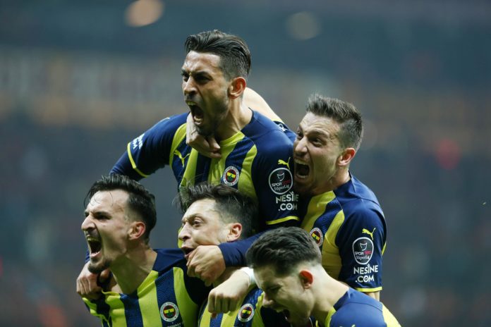 Fenerbahçe, Galatasaray'ı yenerek nefes aldı