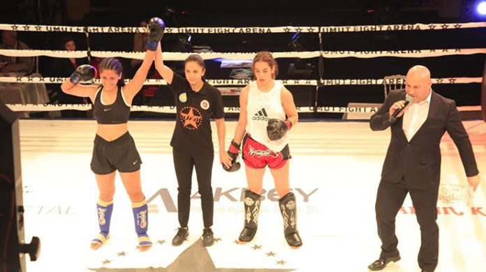 Betül Durmuş Profesyonel Kick Boks Şampiyonu oldu