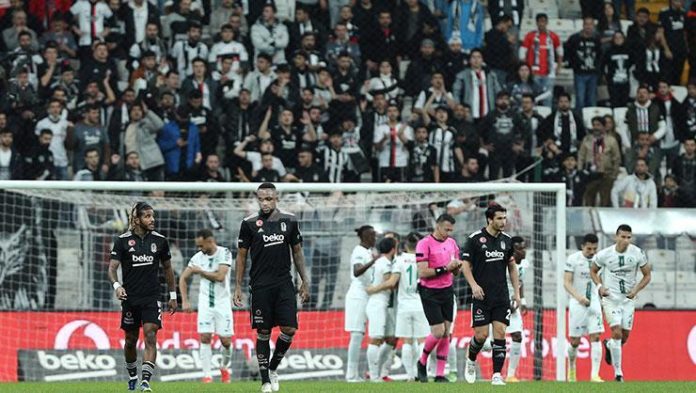 Taraftarlardan, Beşiktaşlı futbolculara tepki