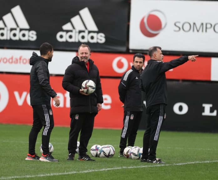 Beşiktaş haberi: Sergen Yalçın taraftar için kaldı