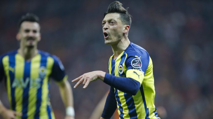 Mesut Özil: Taraftarı üzmeye hakkımız yok