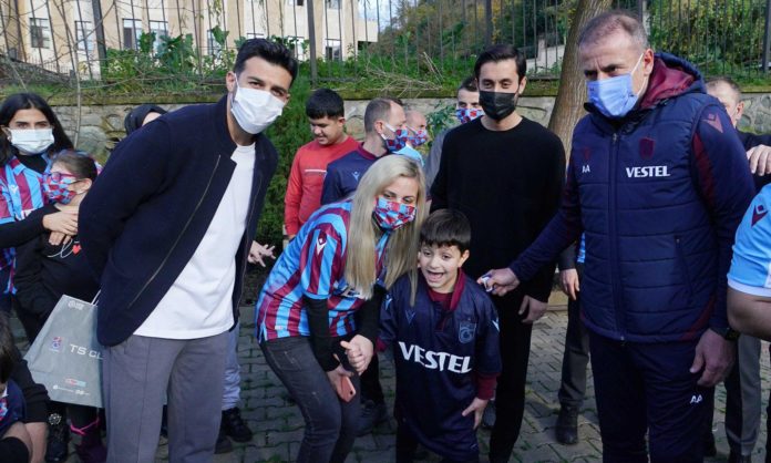 Trabzonspor'dan özel çocuklara ziyaret