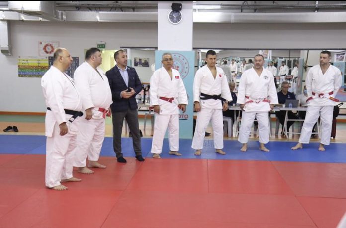 Judo Federasyonu Başkanı Huysuz, IJF Akademi’ye katılanlarla buluştu