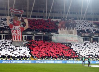 Sivasspor taraftarından muhteşem koreografi!