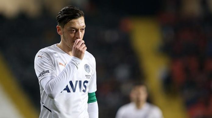 Fenerbahçe'de Mesut Özil isyan etti: Fenerbahçe bu değil