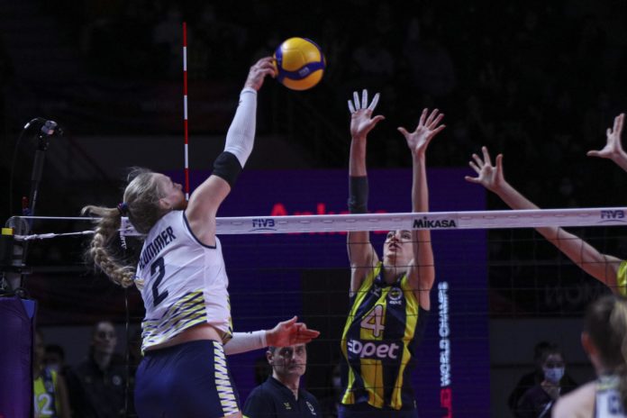 Fenerbahçe Opet, Imoco Volley'e 3-0 mağlup oldu