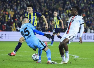 Beşiktaş'ta Batshuayi direğe takıldı