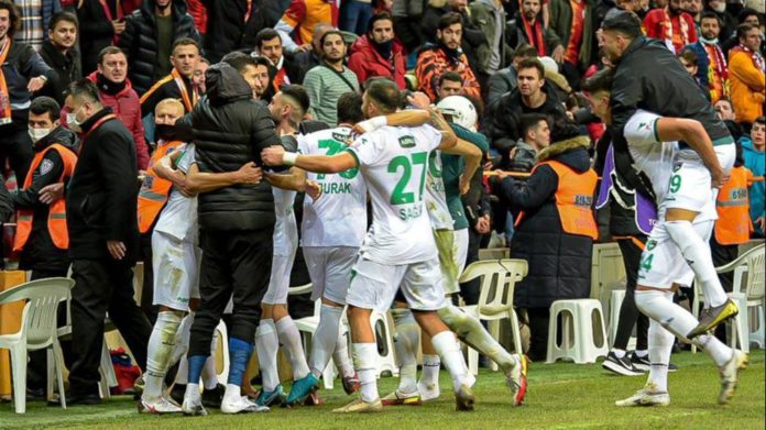 Denizlispor'da kupa zaferinin mutluluğu yaşanıyor