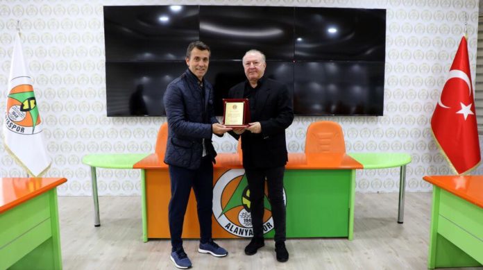 Alanyaspor, Bülent Korkmaz'la yolların ayrıldığını açıkladı