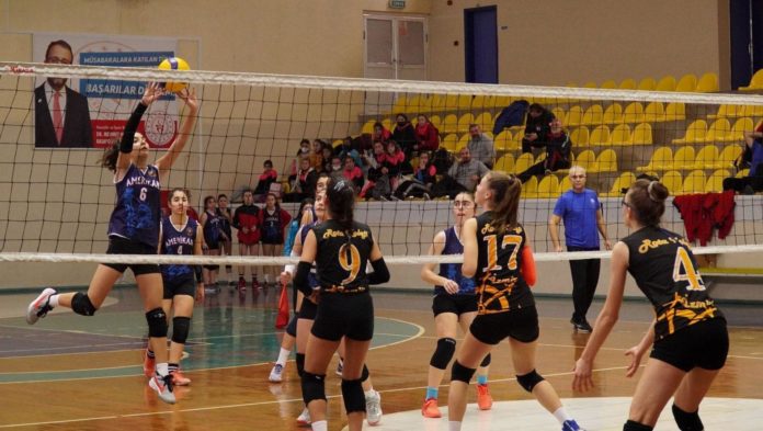 Okul sporları voleybol grup müsabakaları Manisa’da başladı