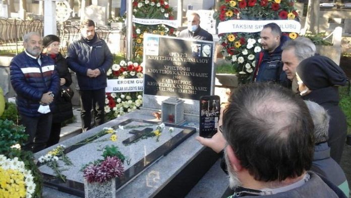 Lefter Küçükandonyadis, vefatının 10. yıl dönümünde kabri başında anıldı