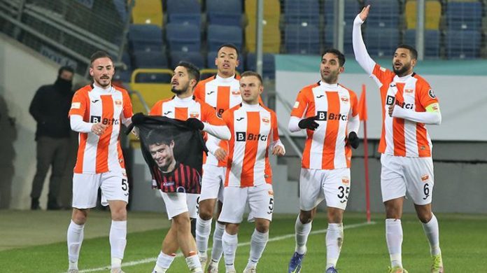 Gençlerbirliği – Adanaspor karşılaşmasında Ahmet Çalık unutulmadı