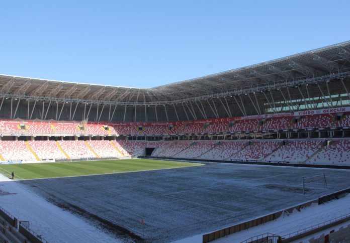 Sivas 4 Eylül Stadı, alttan ısıtma ile Fenerbahçe maçına hazır hale gelecek