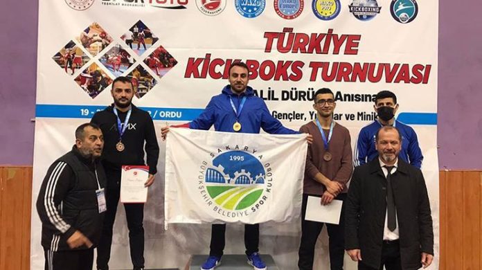 Büyükşehir Kick Boks takımından 3 madalya