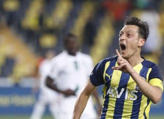 Fenerbahçe'de Mesut Özil sakatlıklardan bir türlü kurtulamıyor