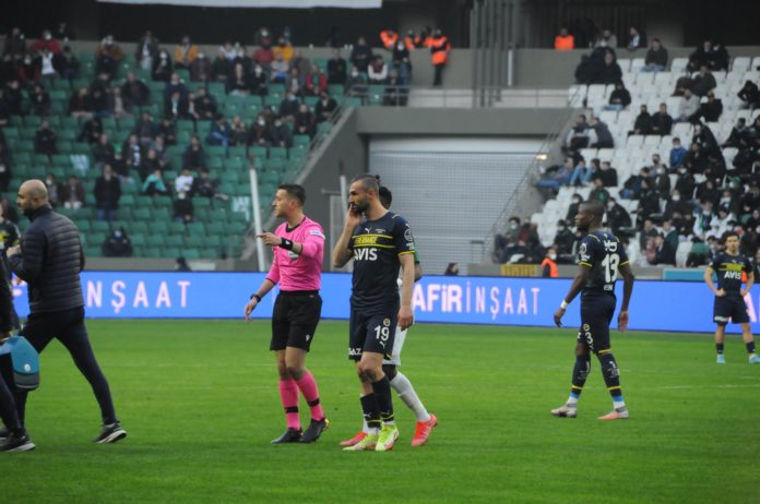 Fenerbahçe'de Serdar Dursun büyük tehlike atlattı! Göz siniri kesilebilirdi