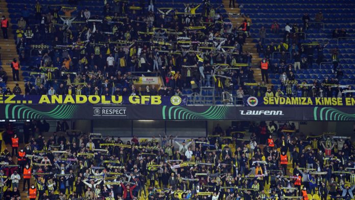 Kadıköy'de ilk yarı sonunda protesto!