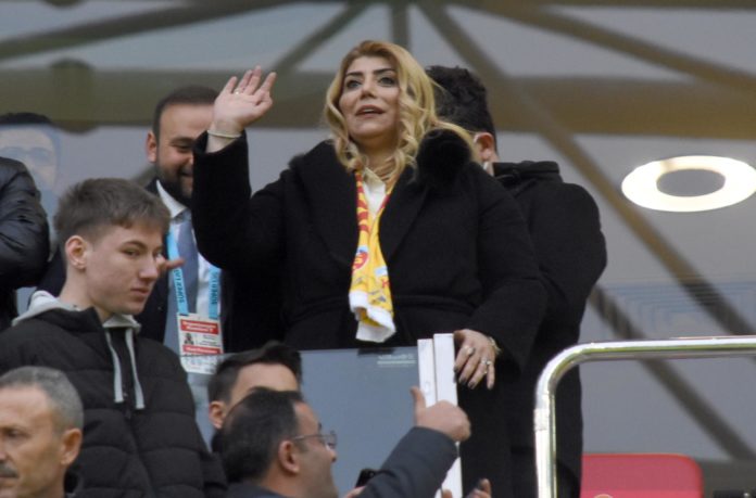 Kayserispor Başkanı Berna Gözbaşı'dan futbolculara ve teknik heyete tebrik